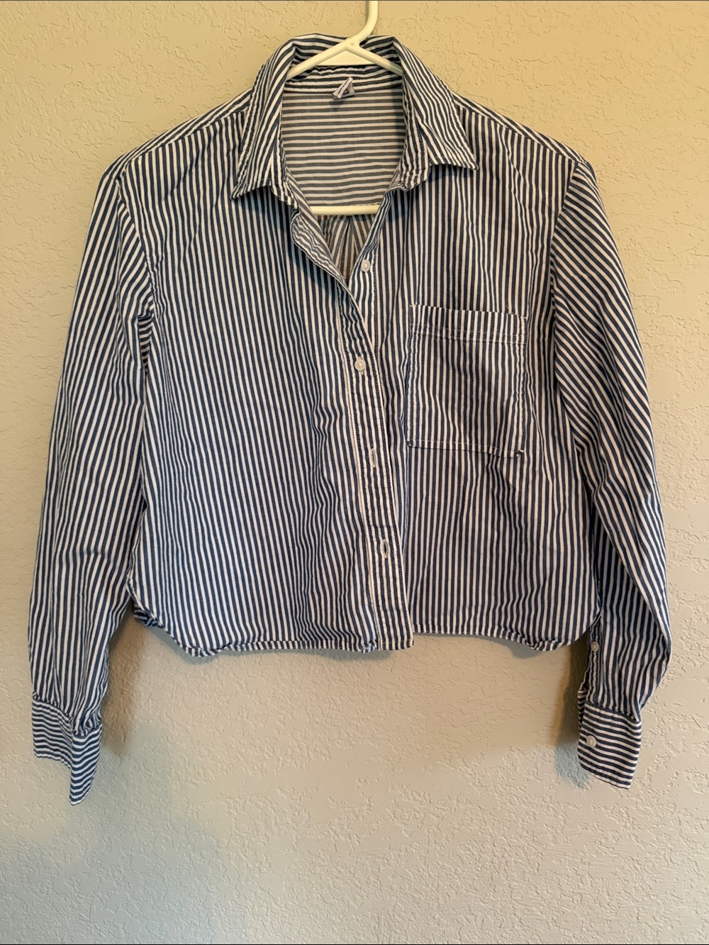 Old Navy Striped Button-Down Cropped Shirt - Navy and White
